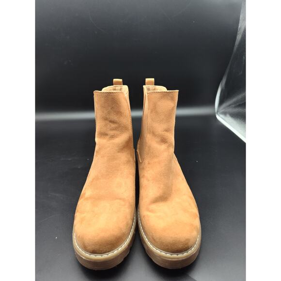 Women’s Tan Suede Chelsea Boots Size 10 Target Ankle Booties Lug Sole Casual - Picture 1 of 6